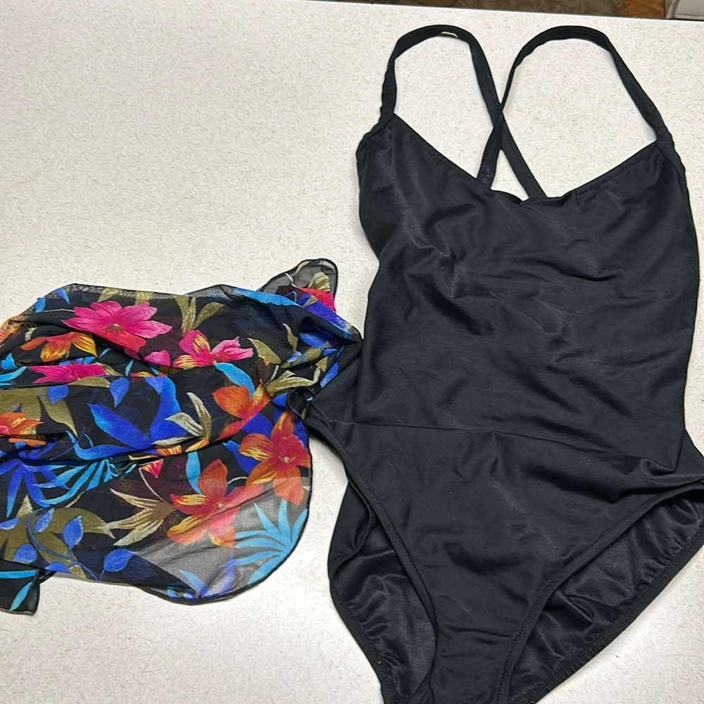 Black swimsuit w/sarong 38C